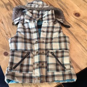 Plaid winter vest size Small